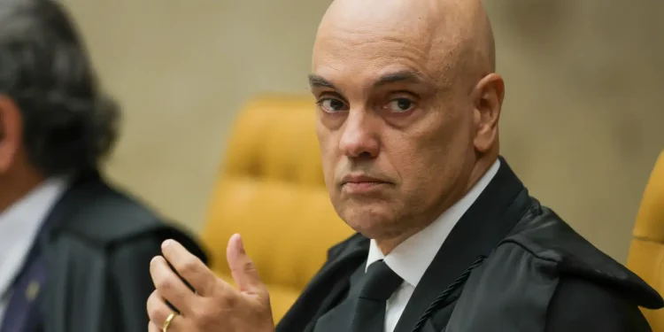 Fachin autoriza AGU a defender Moraes em processo nos EUA