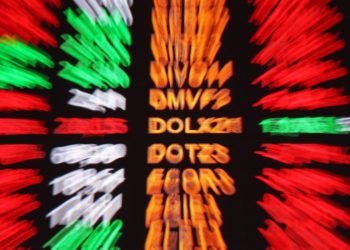 Bolsa sobe 1,16%, e dólar cai para R$ 5, apesar de medida dos EUA