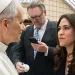 Papa nomeia primeira mulher para liderar comunicações do Vaticano
